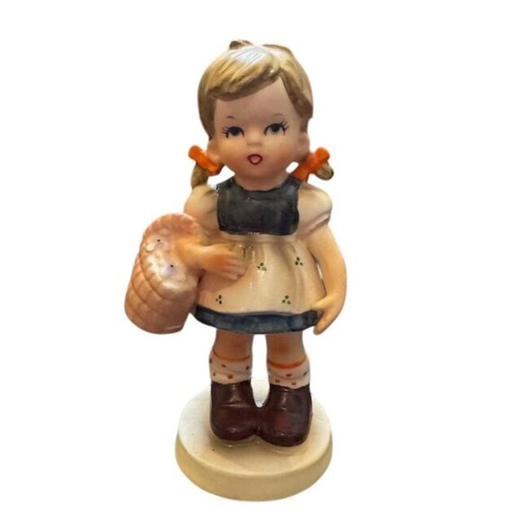 Vintage Hand-Painted Ceramic Figurine Of Girl With Basket - Japan - Picture 1 of 6